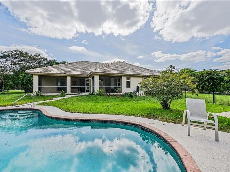 8671 155th Place Palm Beach Gardens, FL 33418
