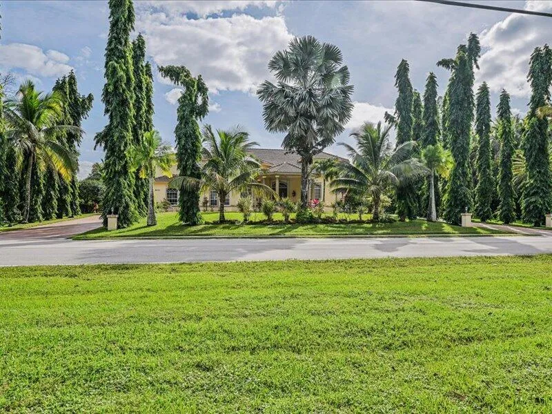 8671 155th Place Palm Beach Gardens, FL 33418