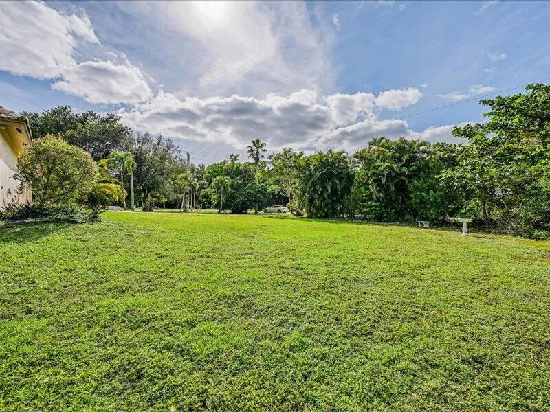 8671 155th Place Palm Beach Gardens, FL 33418