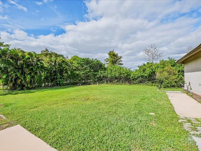 8671 155th Place Palm Beach Gardens, FL 33418