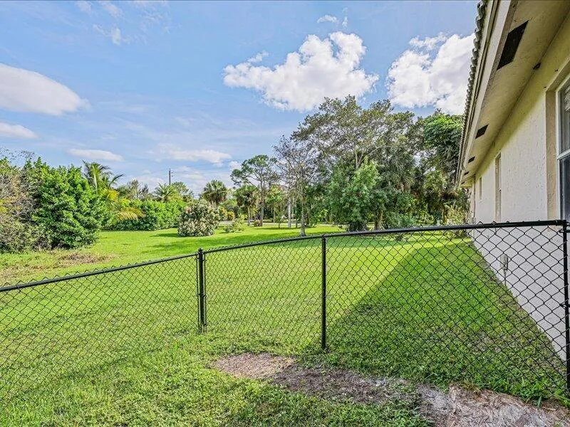 8671 155th Place Palm Beach Gardens, FL 33418