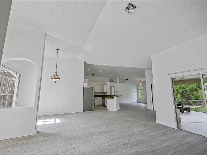 8671 155th Place Palm Beach Gardens, FL 33418