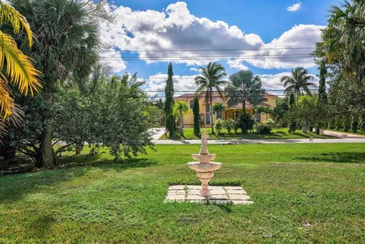 8671 155th Place Palm Beach Gardens, FL 33418