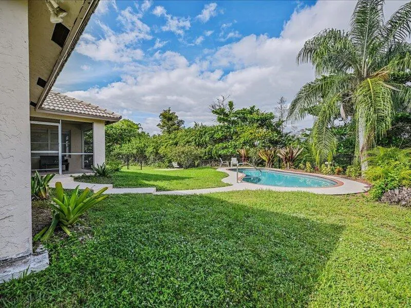 8671 155th Place Palm Beach Gardens, FL 33418