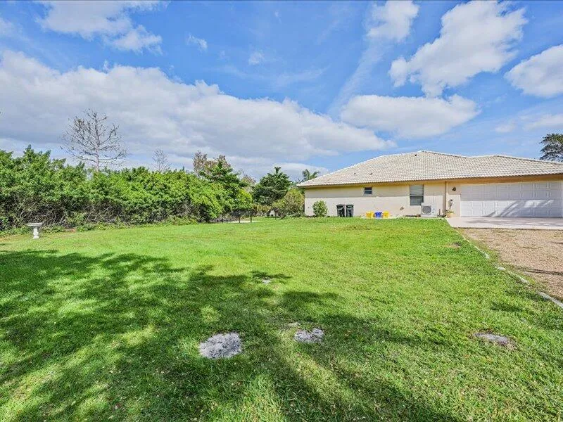 8671 155th Place Palm Beach Gardens, FL 33418