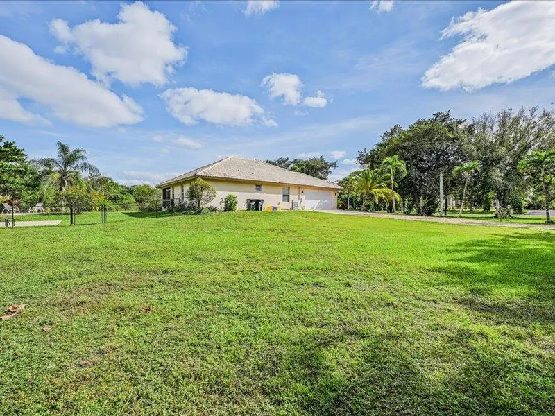 8671 155th Place Palm Beach Gardens, FL 33418