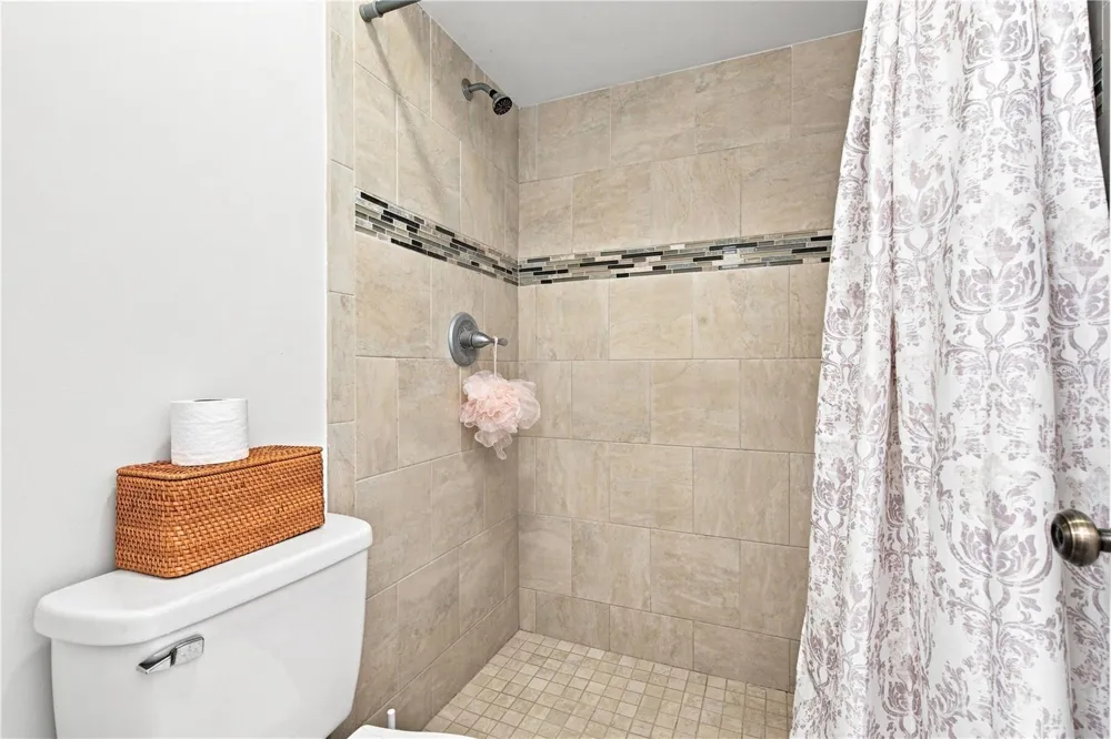 4313 FOXGLEN LANE Tampa, FL 33624