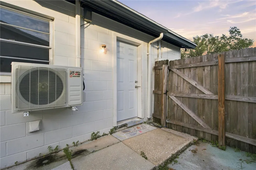 4313 FOXGLEN LANE Tampa, FL 33624