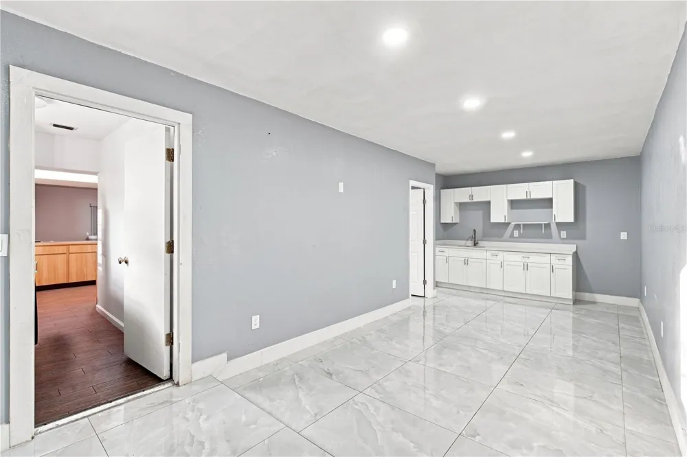 4313 FOXGLEN LANE Tampa, FL 33624