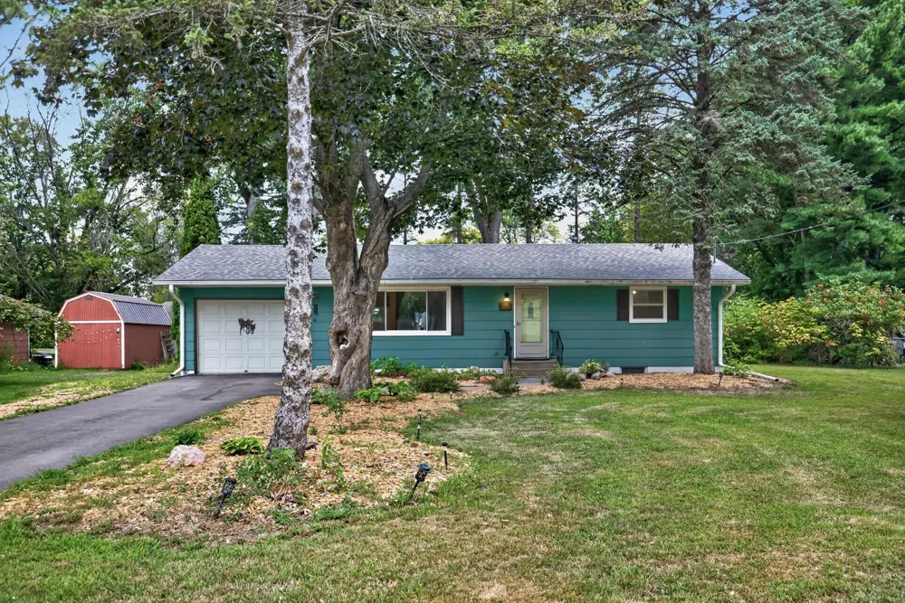 13282 Andrews Avenue Lindstrom, MN 55045