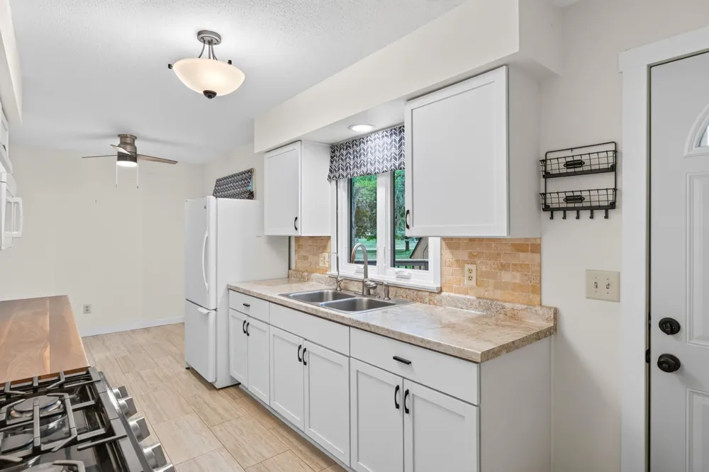 13282 Andrews Avenue Lindstrom, MN 55045