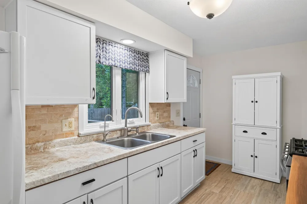 13282 Andrews Avenue Lindstrom, MN 55045