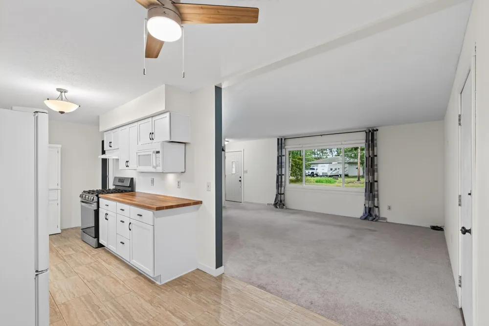 13282 Andrews Avenue Lindstrom, MN 55045