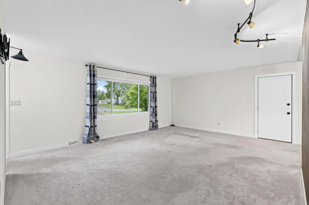 13282 Andrews Avenue Lindstrom, MN 55045