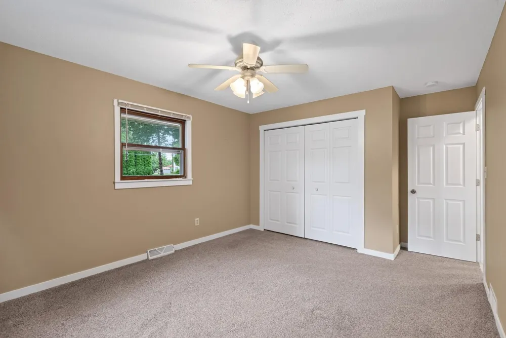 13282 Andrews Avenue Lindstrom, MN 55045