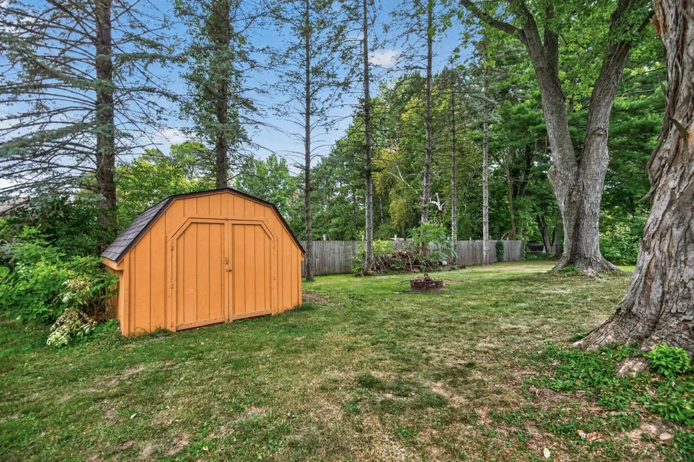 13282 Andrews Avenue Lindstrom, MN 55045