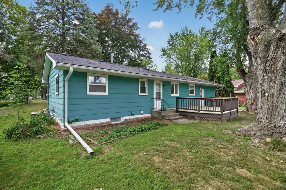 13282 Andrews Avenue Lindstrom, MN 55045