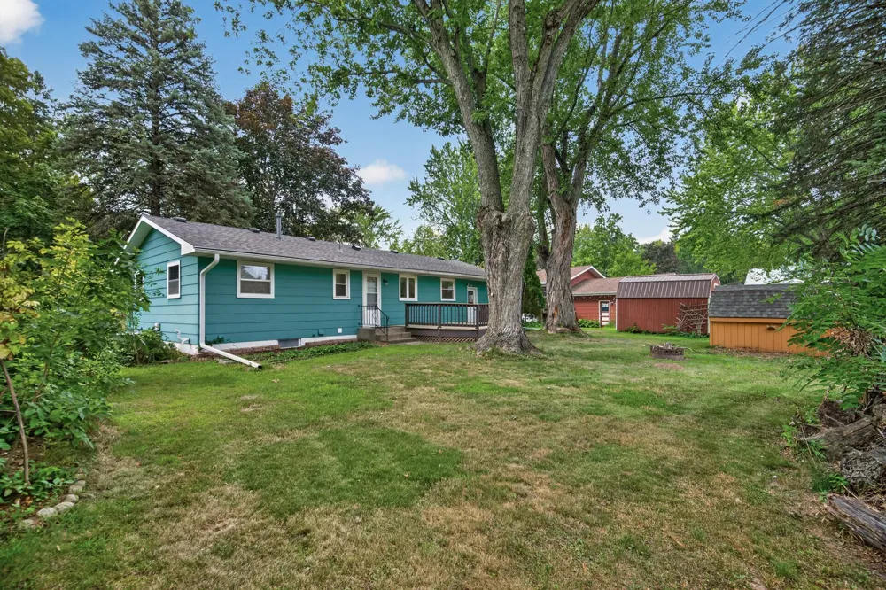 13282 Andrews Avenue Lindstrom, MN 55045