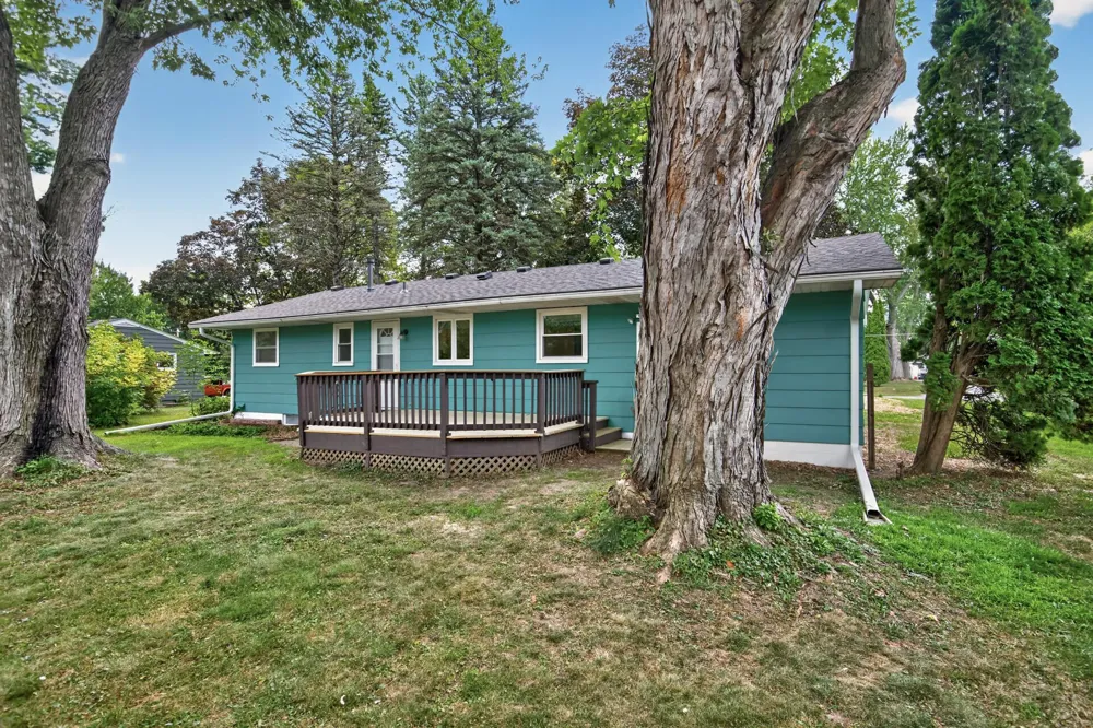 13282 Andrews Avenue Lindstrom, MN 55045