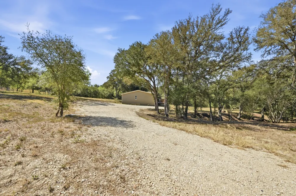 871 Political Road Lockhart, TX 78644