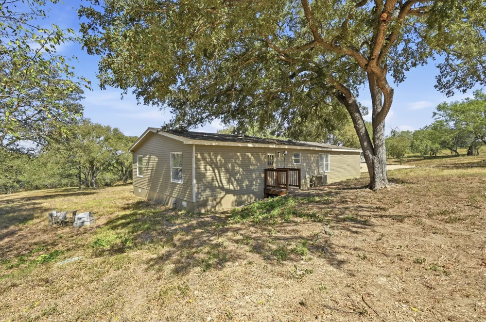 871 Political Road Lockhart, TX 78644