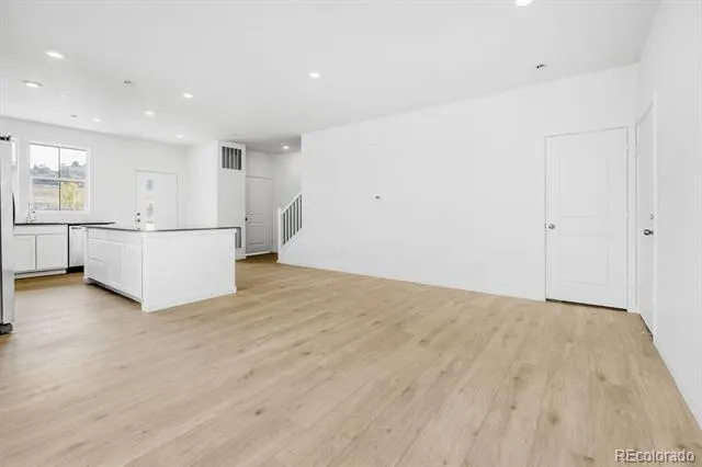 7639 S Mobile Way Centennial, CO 80016