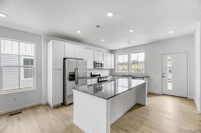 7639 S Mobile Way Centennial, CO 80016
