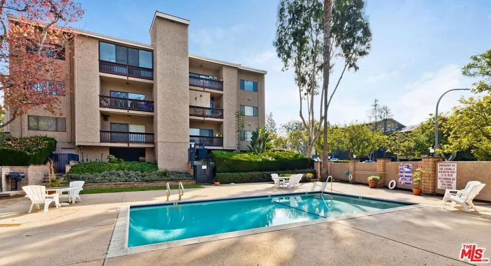 5625 Cambridge Way #203 Culver City, CA 90230