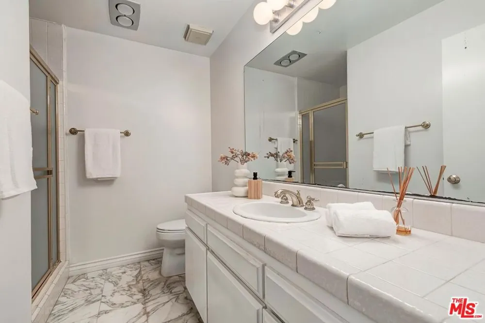 5625 Cambridge Way #203 Culver City, CA 90230