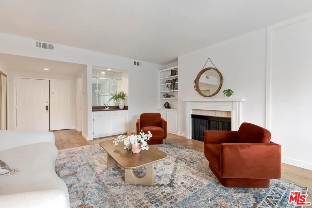 5625 Cambridge Way #203 Culver City, CA 90230