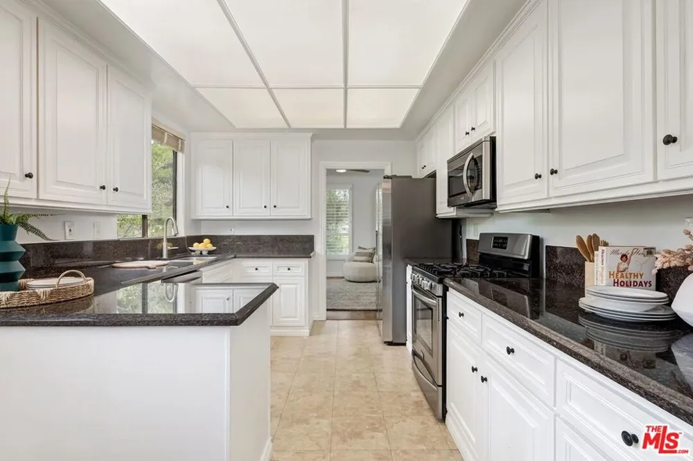 5625 Cambridge Way #203 Culver City, CA 90230