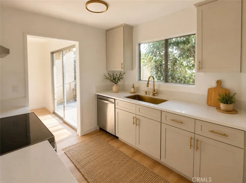 933 Cedar #14 Inglewood, CA 90302