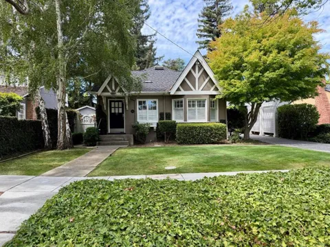 634 College Avenue