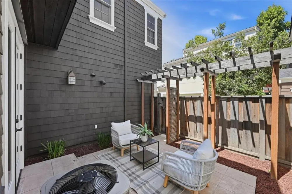 936 Valencia Avenue Mountain View, CA 94040
