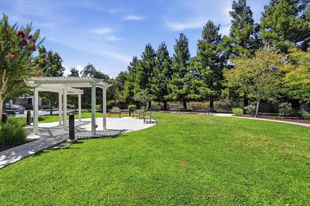 936 Valencia Avenue Mountain View, CA 94040
