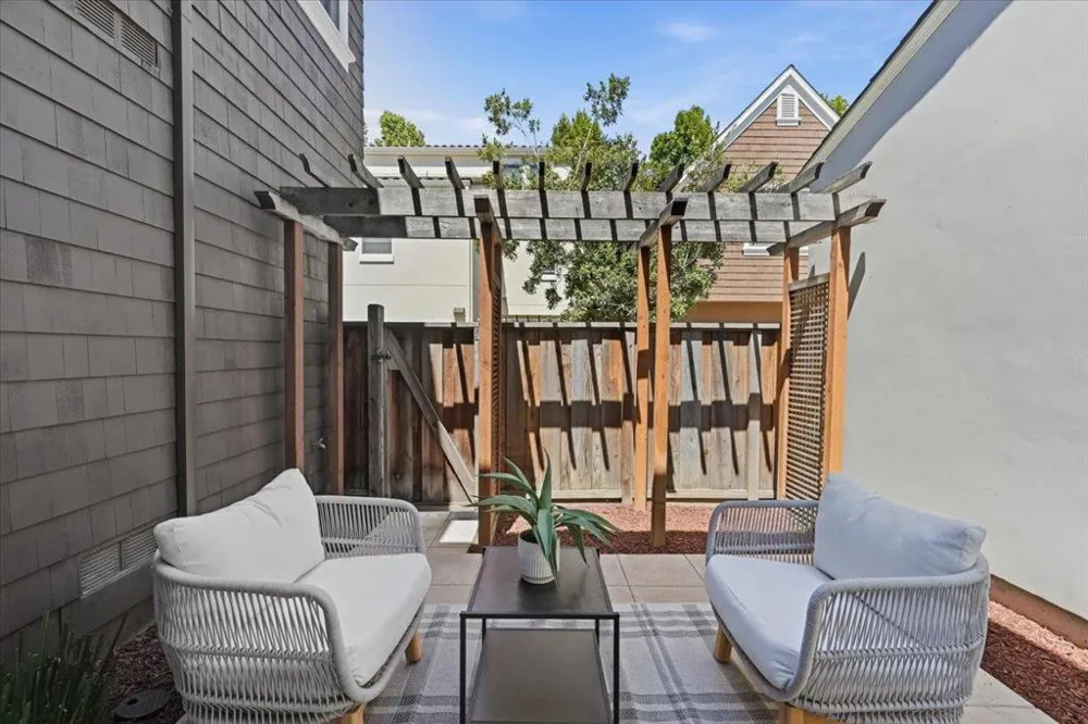 936 Valencia Avenue Mountain View, CA 94040