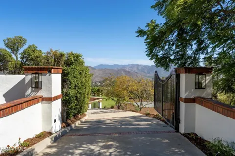 6022 Cielo Vista Court