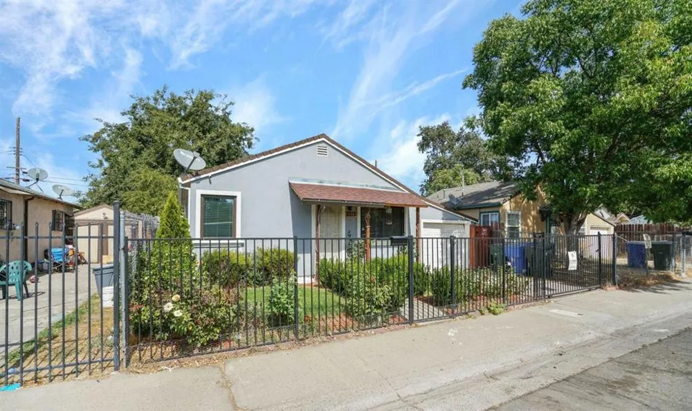 3713 18th Avenue Sacramento, CA 95820