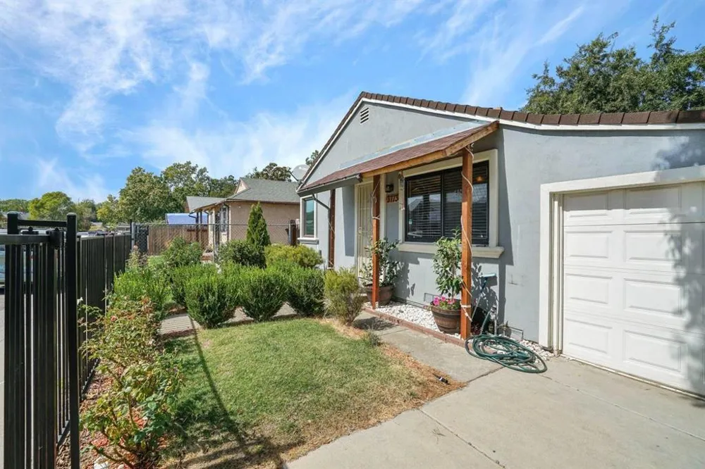 3713 18th Avenue Sacramento, CA 95820