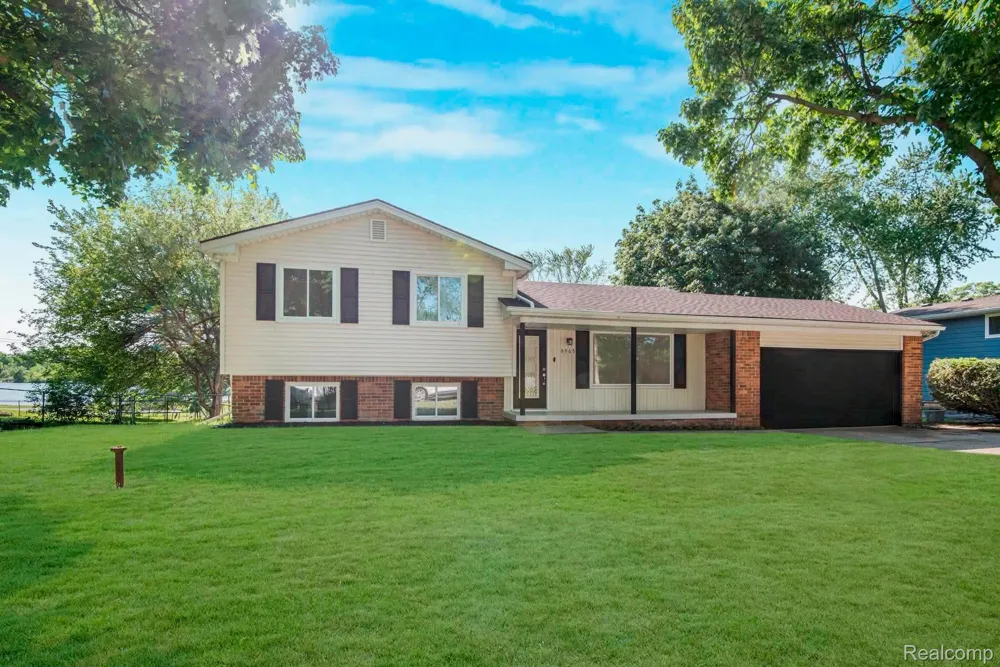 8965 Van Gordon Street White Lake Charter Township, MI 48386
