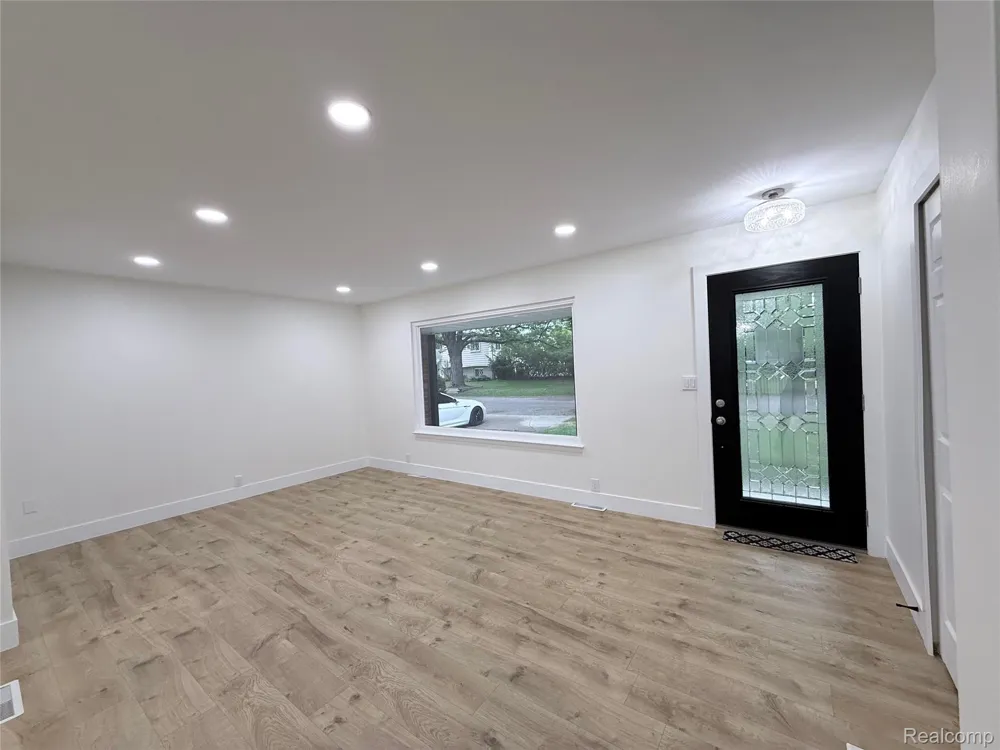 8965 Van Gordon Street White Lake Charter Township, MI 48386