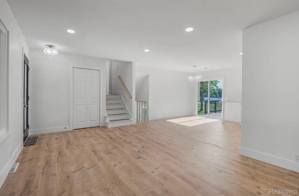 8965 Van Gordon Street White Lake Charter Township, MI 48386