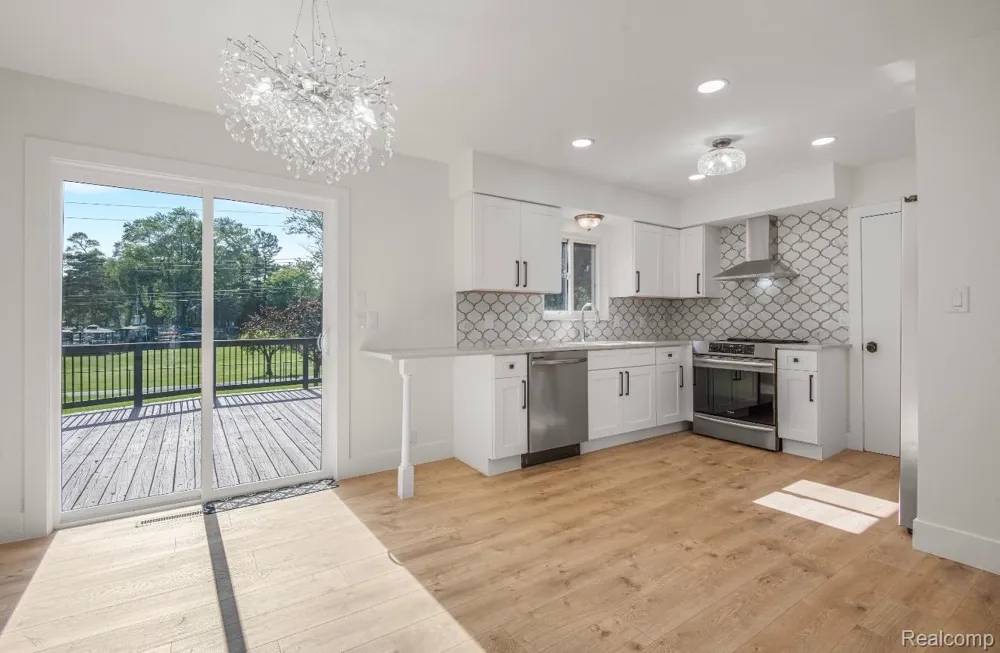 8965 Van Gordon Street White Lake Charter Township, MI 48386