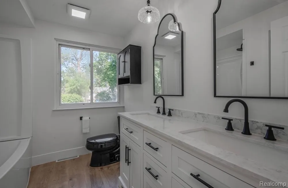 8965 Van Gordon Street White Lake Charter Township, MI 48386