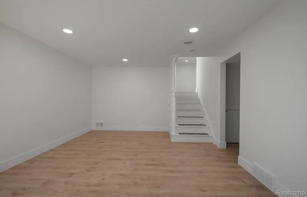 8965 Van Gordon Street White Lake Charter Township, MI 48386