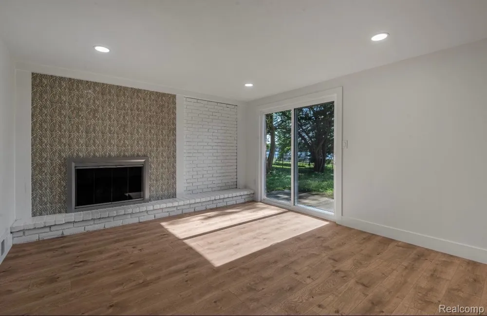 8965 Van Gordon Street White Lake Charter Township, MI 48386