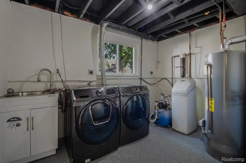 8965 Van Gordon Street White Lake Charter Township, MI 48386