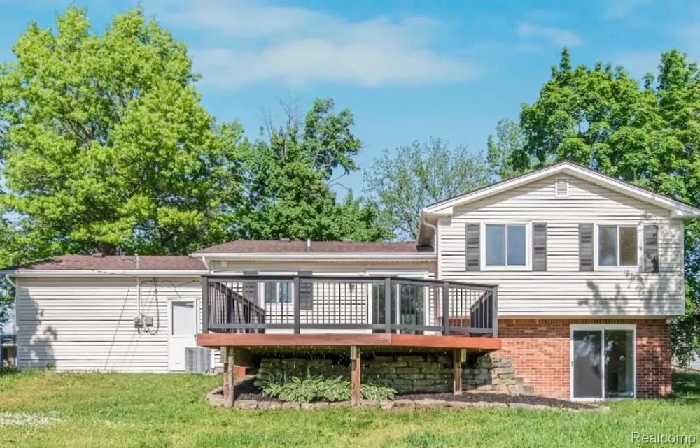 8965 Van Gordon Street White Lake Charter Township, MI 48386
