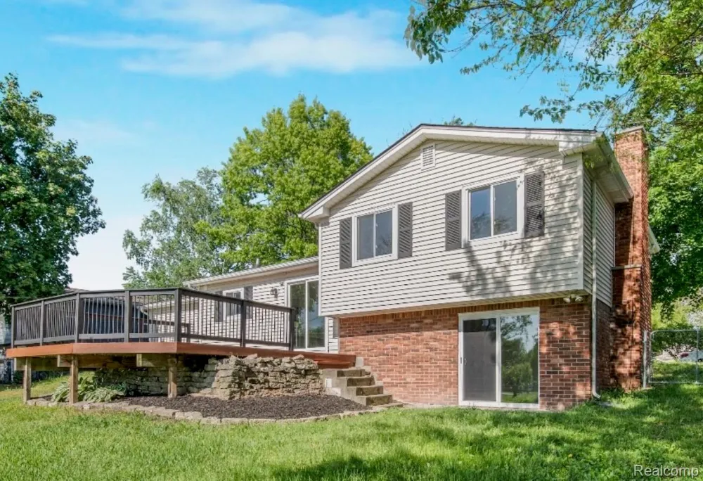 8965 Van Gordon Street White Lake Charter Township, MI 48386