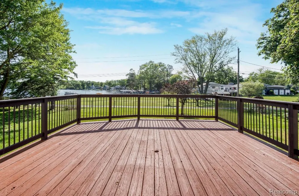 8965 Van Gordon Street White Lake Charter Township, MI 48386